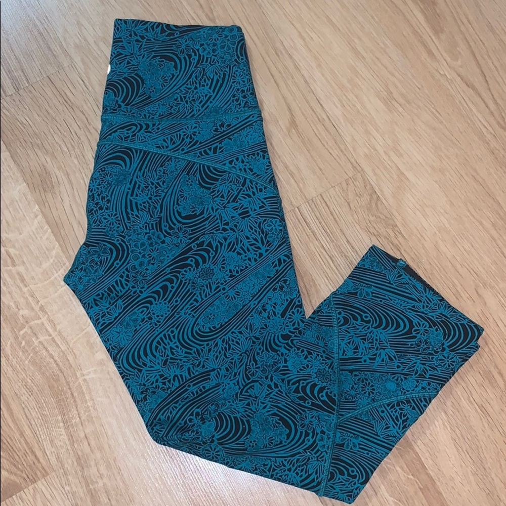 Lululemon Crop Leggings Size 4 - Teal